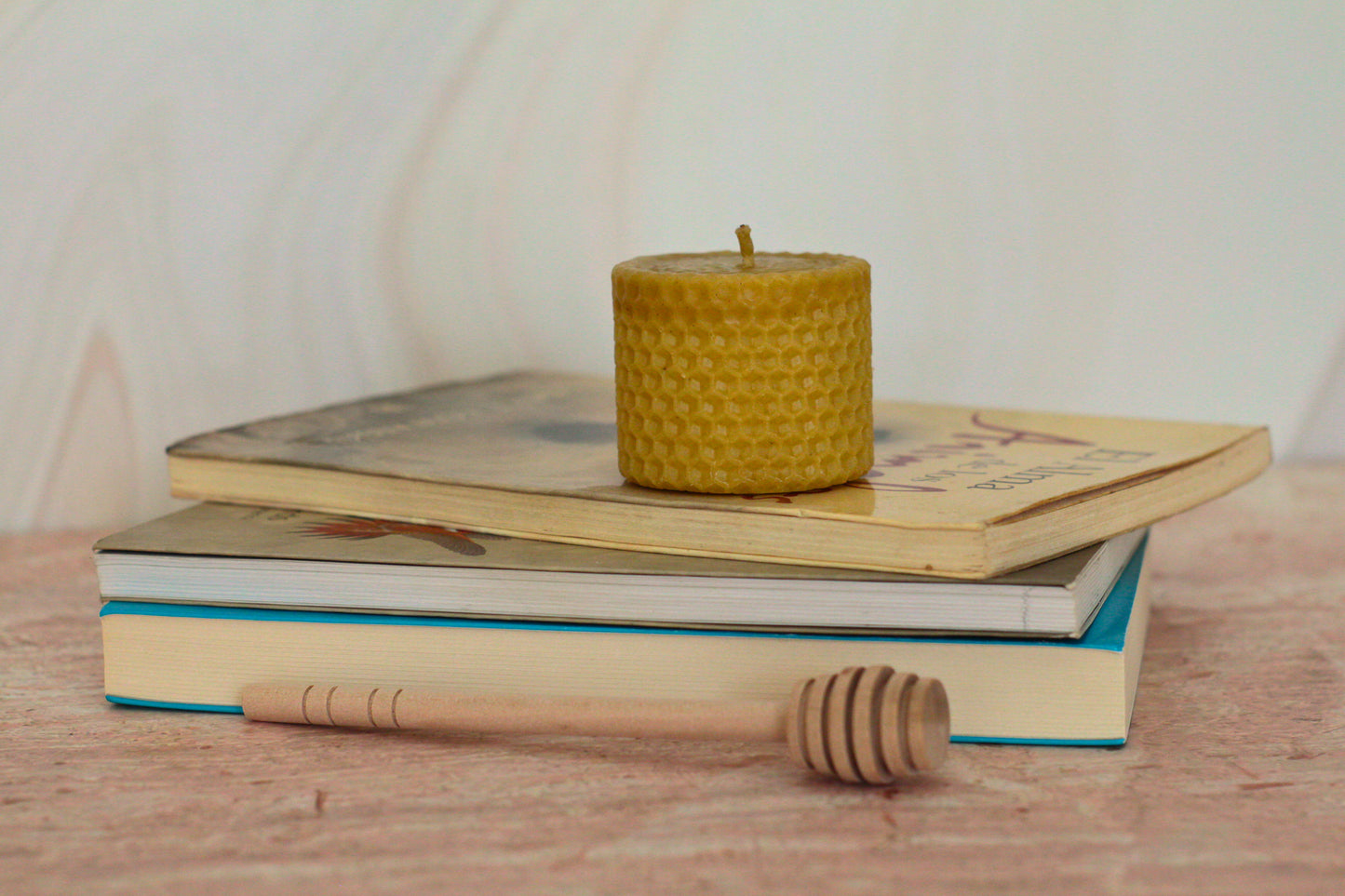 Velas de miel. Mini velas de 4.5cm de alto x 5.5cm de diámetro. VM04555.