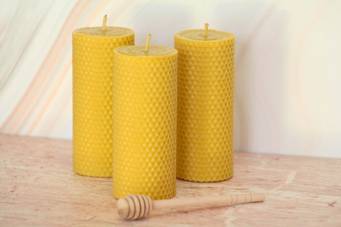 Velas de miel. Mini cirio de 13.5cm de alto x 5.5cm de diámetro. VM13555.