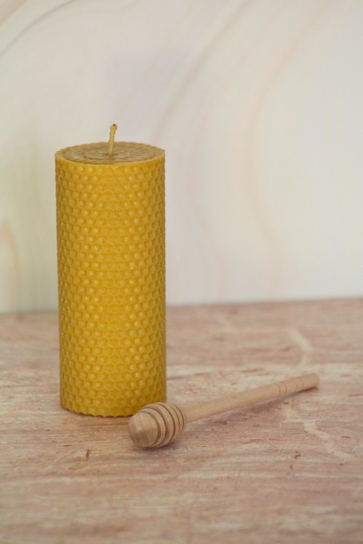 Velas de miel. Mini cirio de 13.5cm de alto x 5.5cm de diámetro. VM13555.