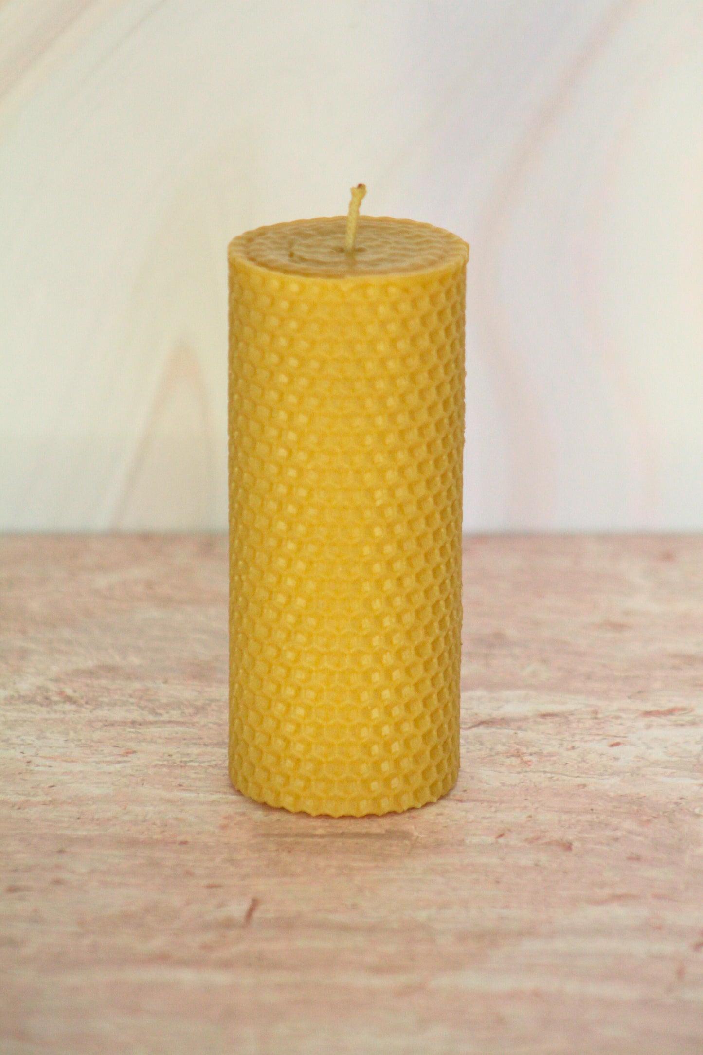 Velas de miel. Mini cirio de 13.5cm de alto x 5.5cm de diámetro. VM13555.