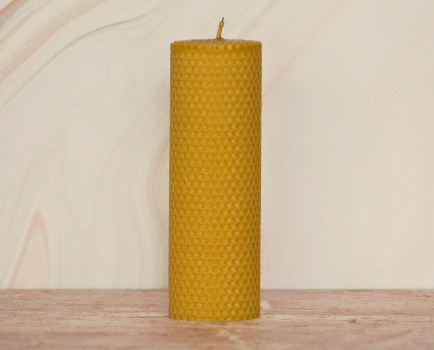 Velas de miel. Velón de 18cm de alto x 5.5cm de diámetro. VM18055.