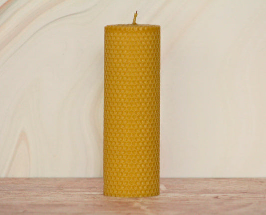 Velas de miel. Velón de 18cm de alto x 5.5cm de diámetro. VM18055.