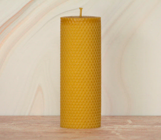Velas de miel. Velón de 18cm de alto x 6.5cm de diámetro. VM18065.