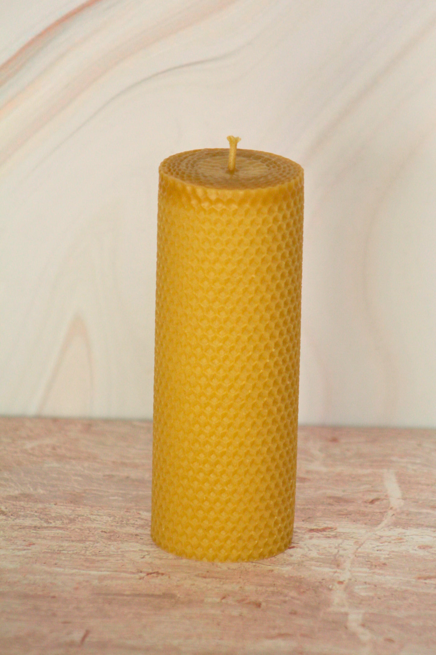 Velas de miel. Velón de 18cm de alto x 6.5cm de diámetro. VM18065.