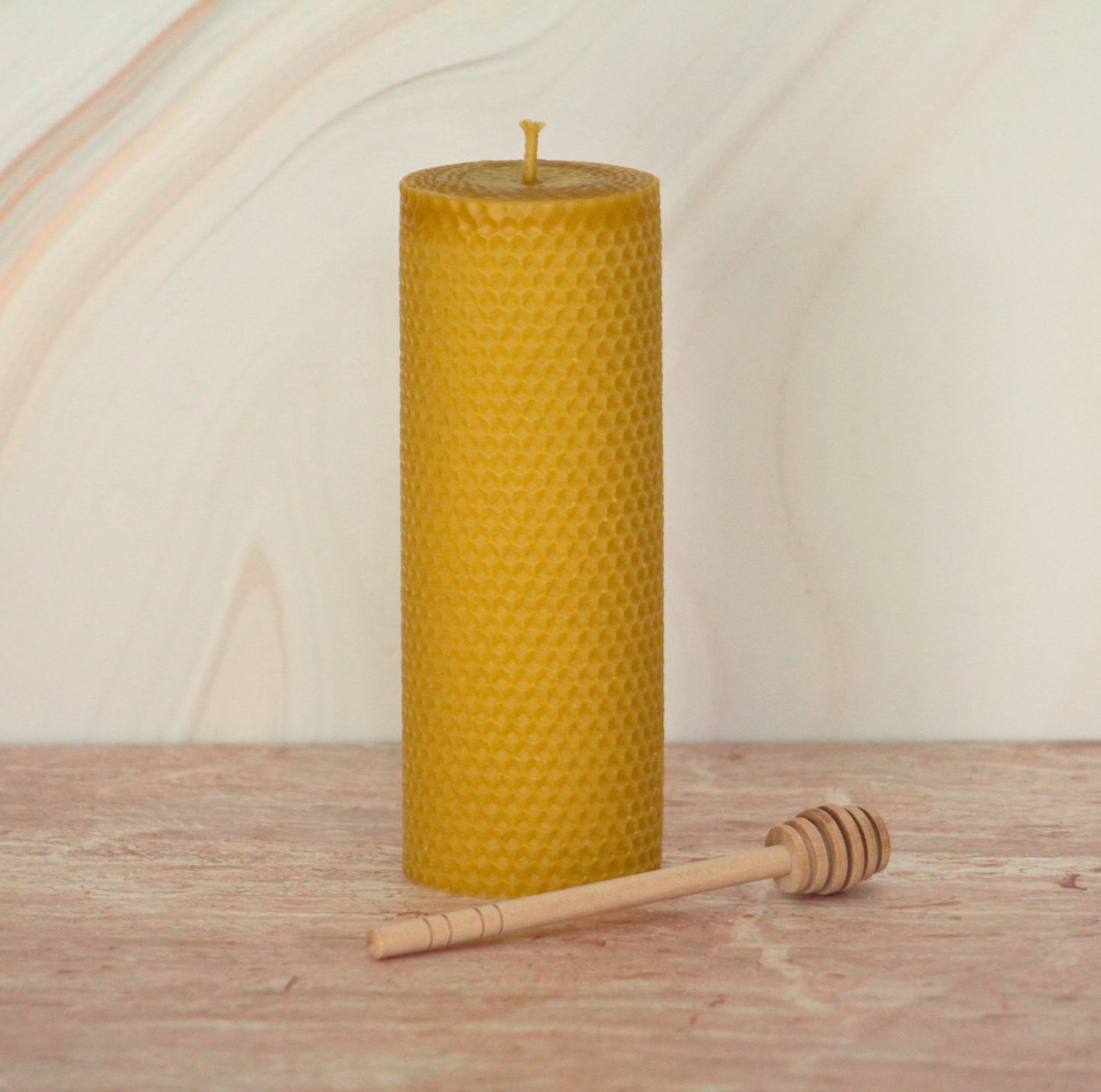 Velas de miel. Velón de 18cm de alto x 6.5cm de diámetro. VM18065.