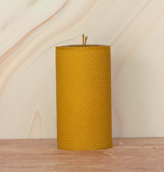 Velas de miel. Cirio de miel de 18cm de alto x 9cm de diámetro. VM18090.