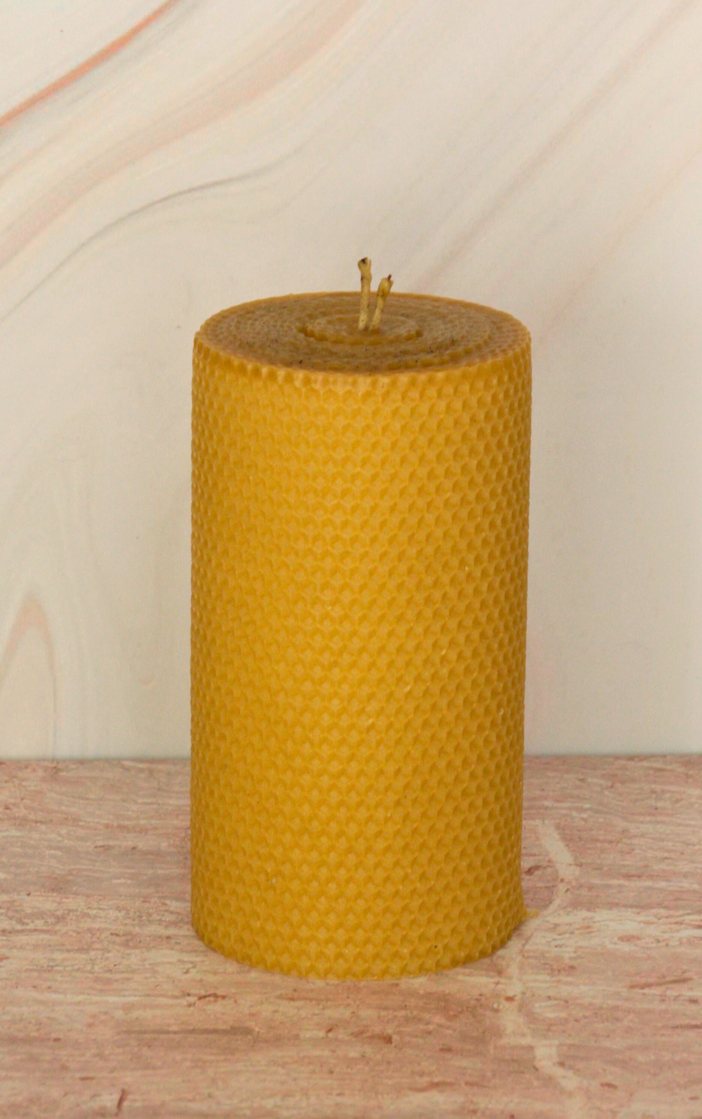 Velas de miel. Cirio de miel de 18cm de alto x 9cm de diámetro. VM18090.