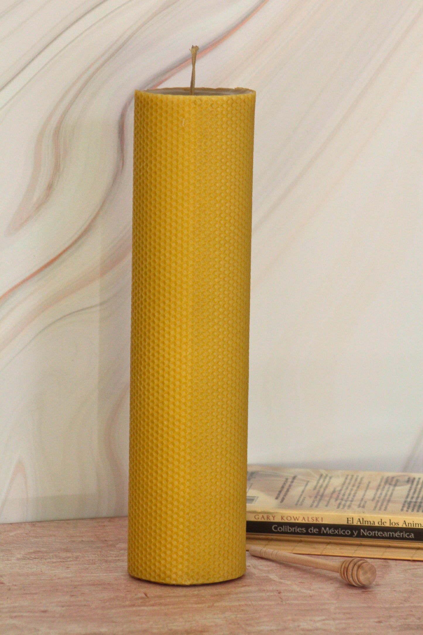 Velas de miel. Mega cirio de 39cm de alto x 9cm de diámetro. MC39090.