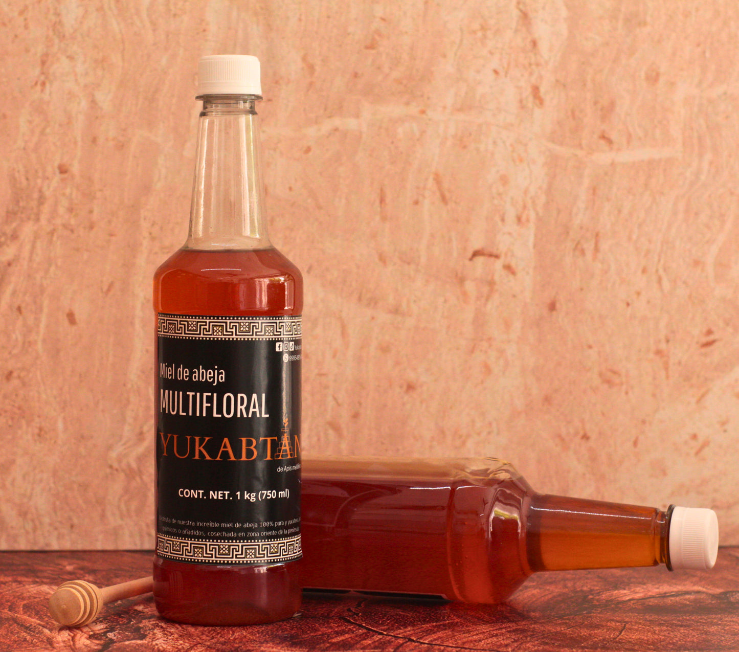 Miel de abeja, botella PET. Contenido 1kg.