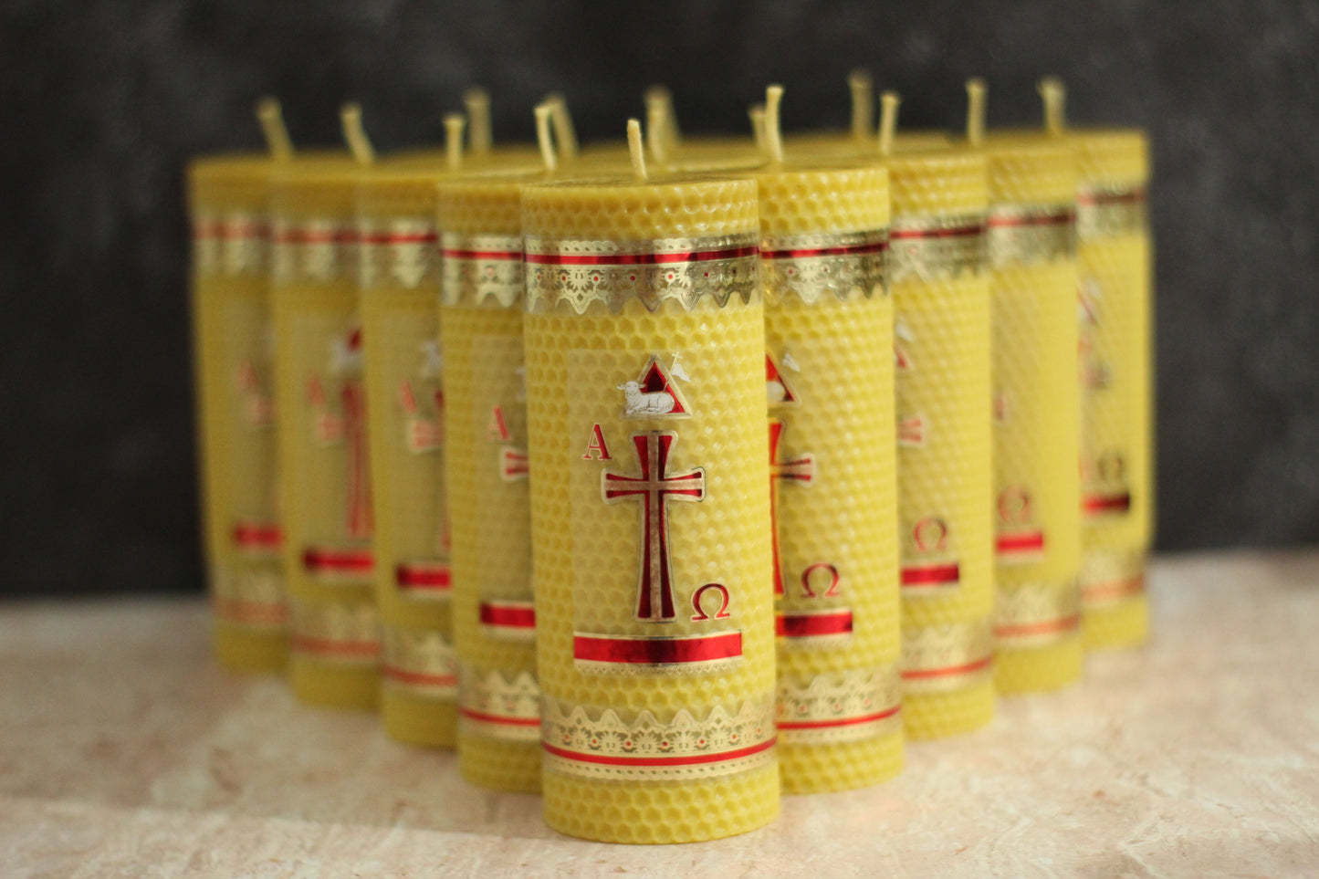 Cirios pascuales de cera de abeja