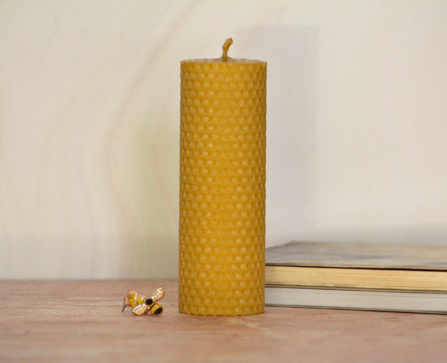 Velas de miel. Velas de 13.5cm de alto x 4.5cm de diámetro. VM13545.
