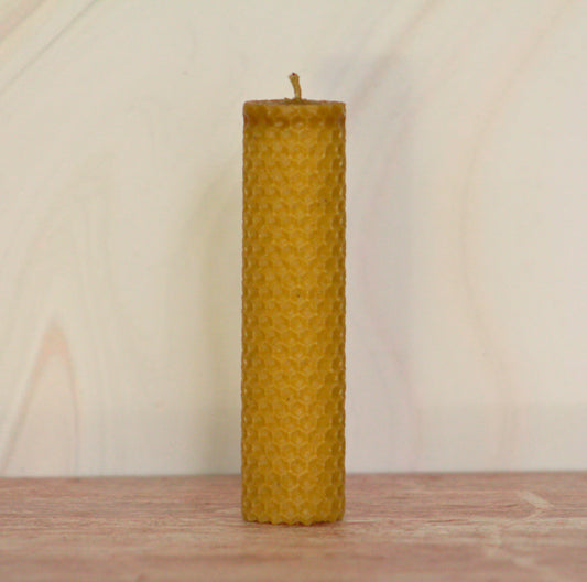 Velas de miel. Velas de 13.5cm de alto x 3cm de diámetro. VM13530.