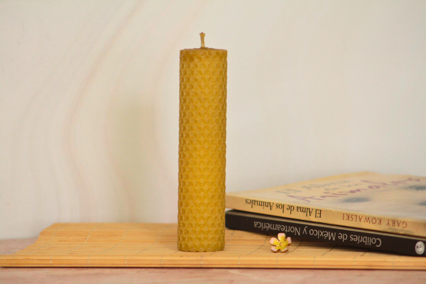 Velas de miel. Velas de 13.5cm de alto x 3cm de diámetro. VM13530.