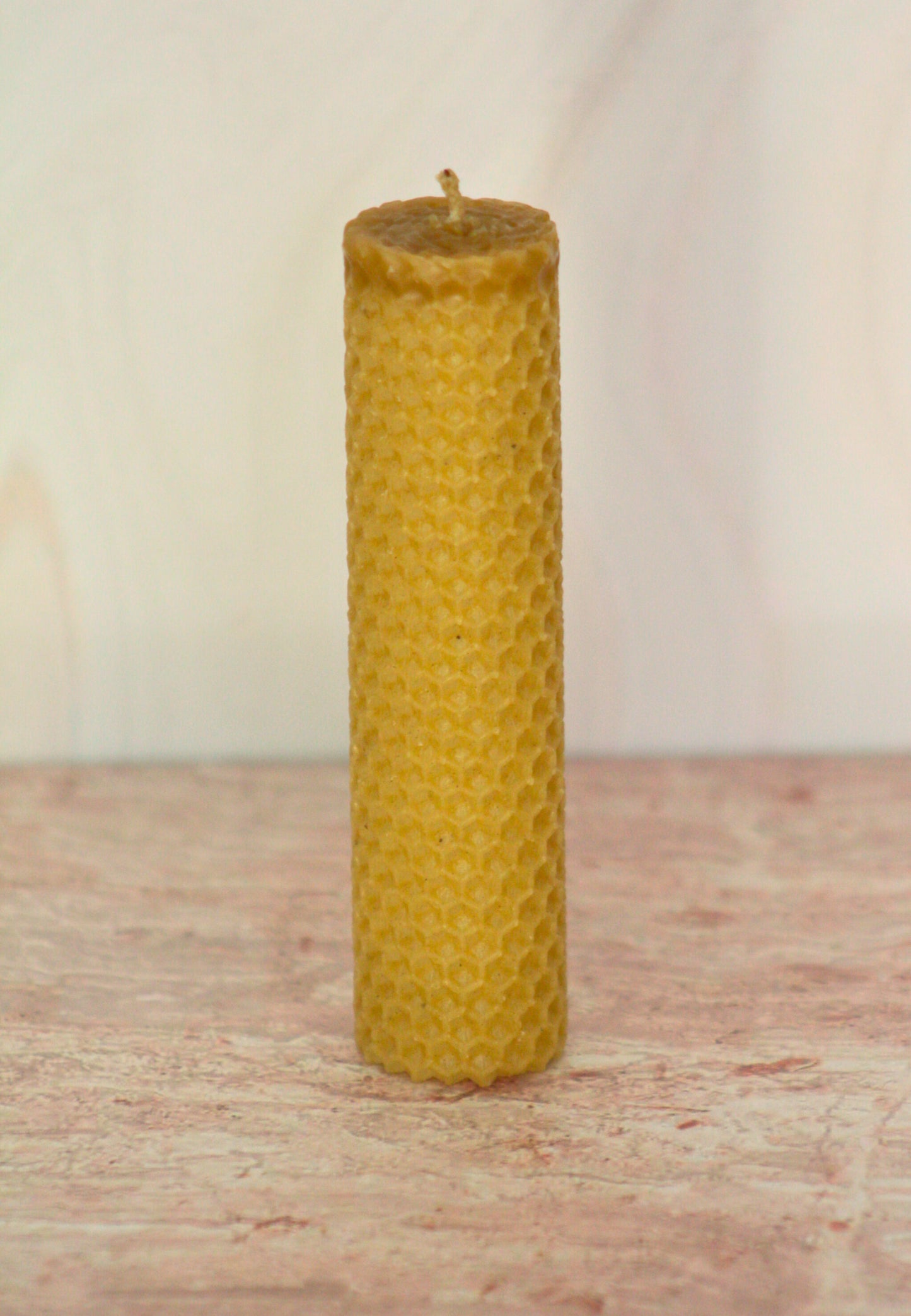 Velas de miel. Velas de 13.5cm de alto x 3cm de diámetro. VM13530.