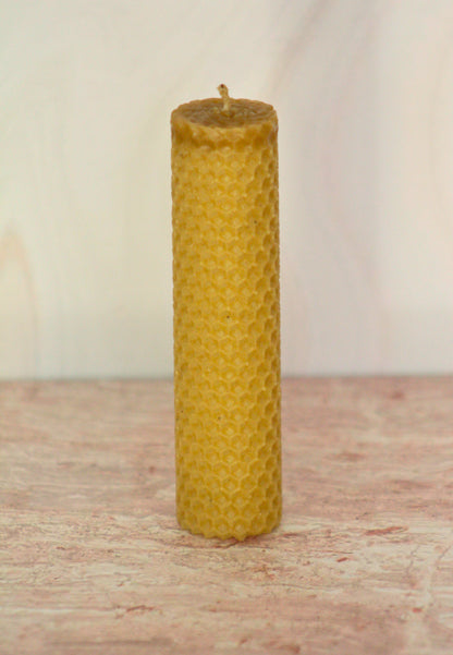 Velas de miel. Velas de 13.5cm de alto x 3cm de diámetro. VM13530.