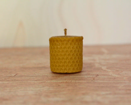 Velas de miel. Mini velas de 4.5cm de alto x 4.5cm de diámetro. VM04545.