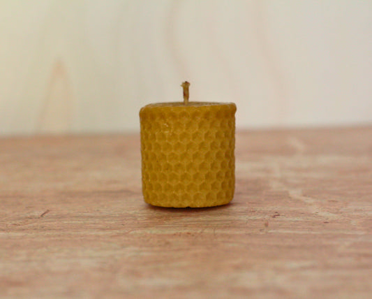 Velas de miel. Mini velas de 4.5cm de alto x 4.5cm de diámetro. VM04545.