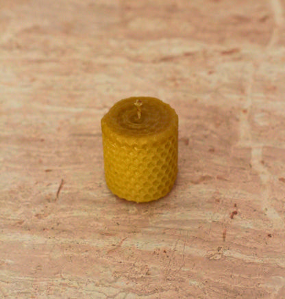 Velas de miel. Mini velas de 4.5cm de alto x 4.5cm de diámetro. VM04545.