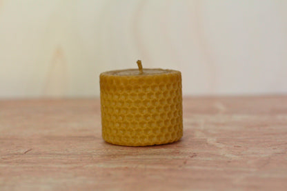 Velas de miel. Mini velas de 4.5cm de alto x 5.5cm de diámetro. VM04555.