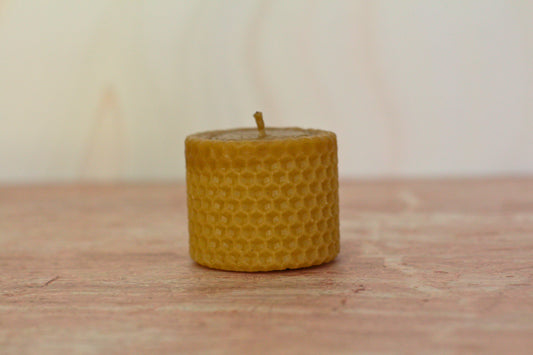 Velas de miel. Mini velas de 4.5cm de alto x 5.5cm de diámetro. VM04555.