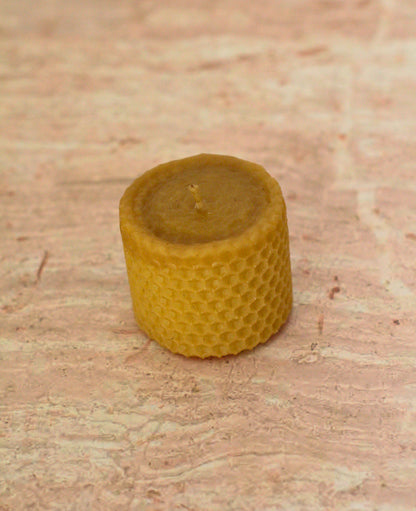 Velas de miel. Mini velas de 4.5cm de alto x 5.5cm de diámetro. VM04555.