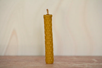 Velas de miel. Mini velitas de 9cm de alto x 1cm de diámetro. VM09010.