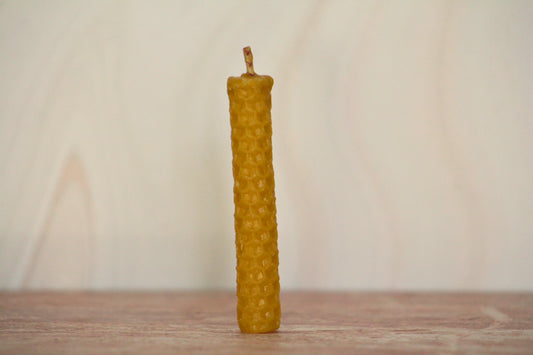 Velas de miel. Mini velitas de 9cm de alto x 1cm de diámetro. VM09010.