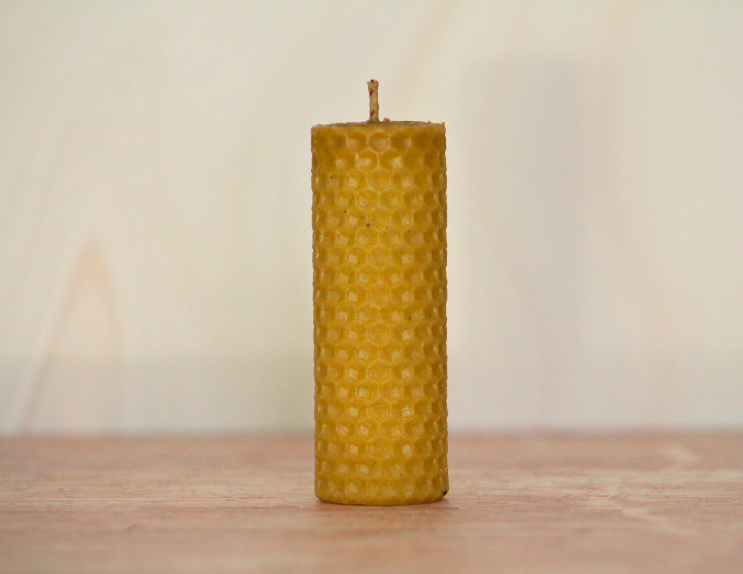 Velas de miel. Velas chicas de 9cm de alto x 3cm de diámetro. VM09030.