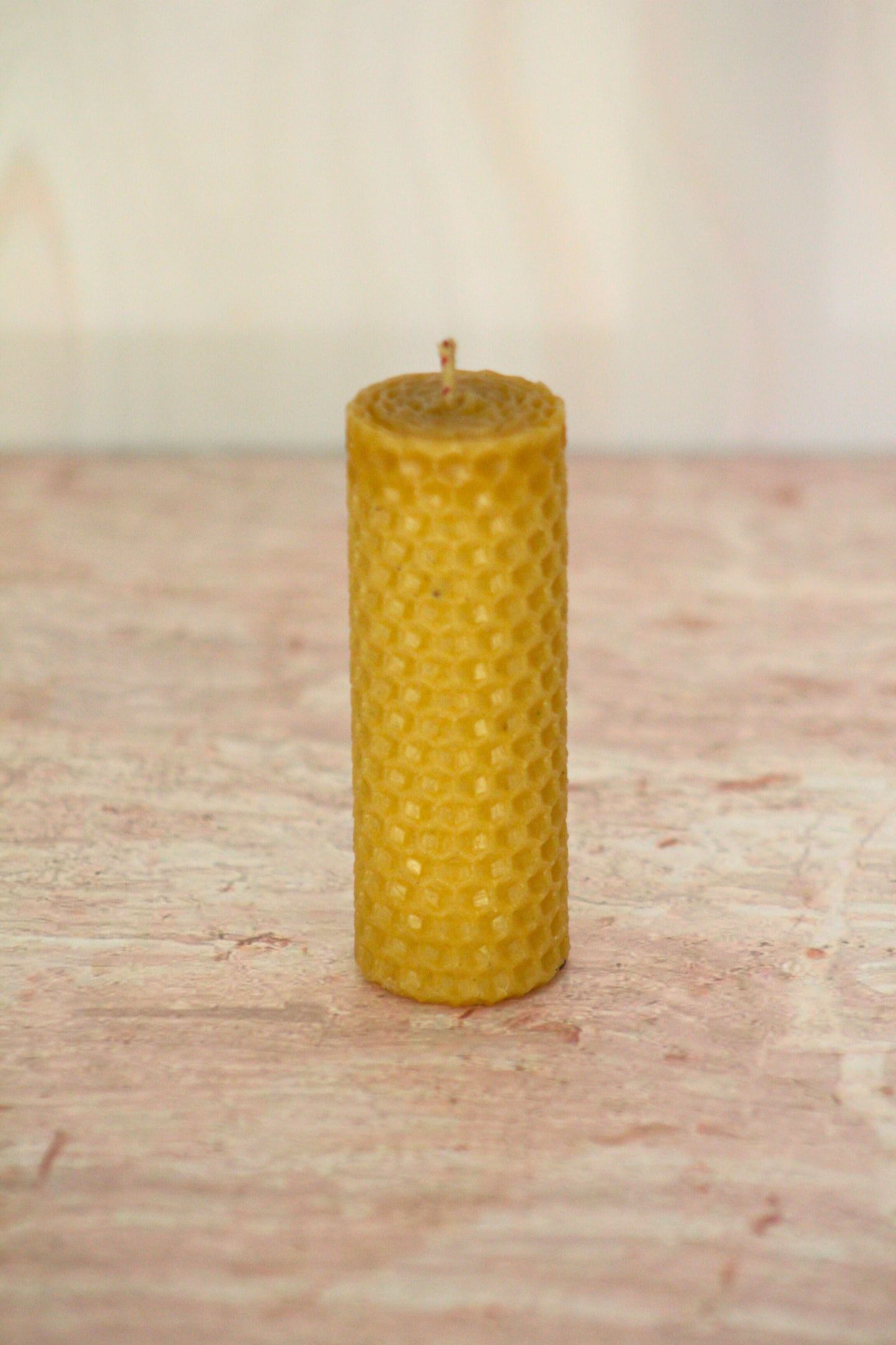 Velas de miel. Velas chicas de 9cm de alto x 3cm de diámetro. VM09030.