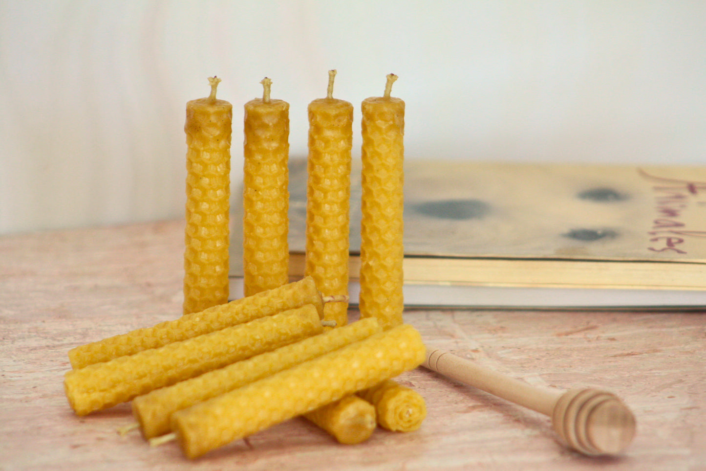 Velas de miel. Mini velitas de 9cm de alto x 1cm de diámetro. VM09010.
