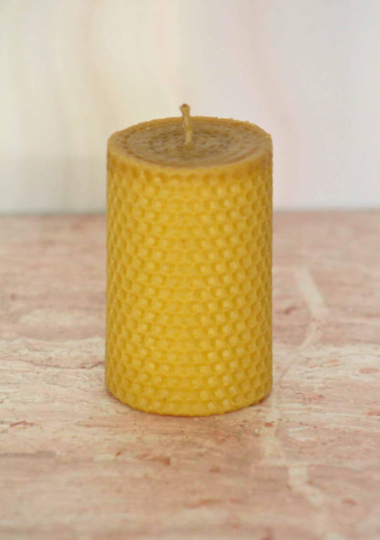 Velas de miel. Velas de 9cm de alto x 5.5cm de diámetro. VM09055.