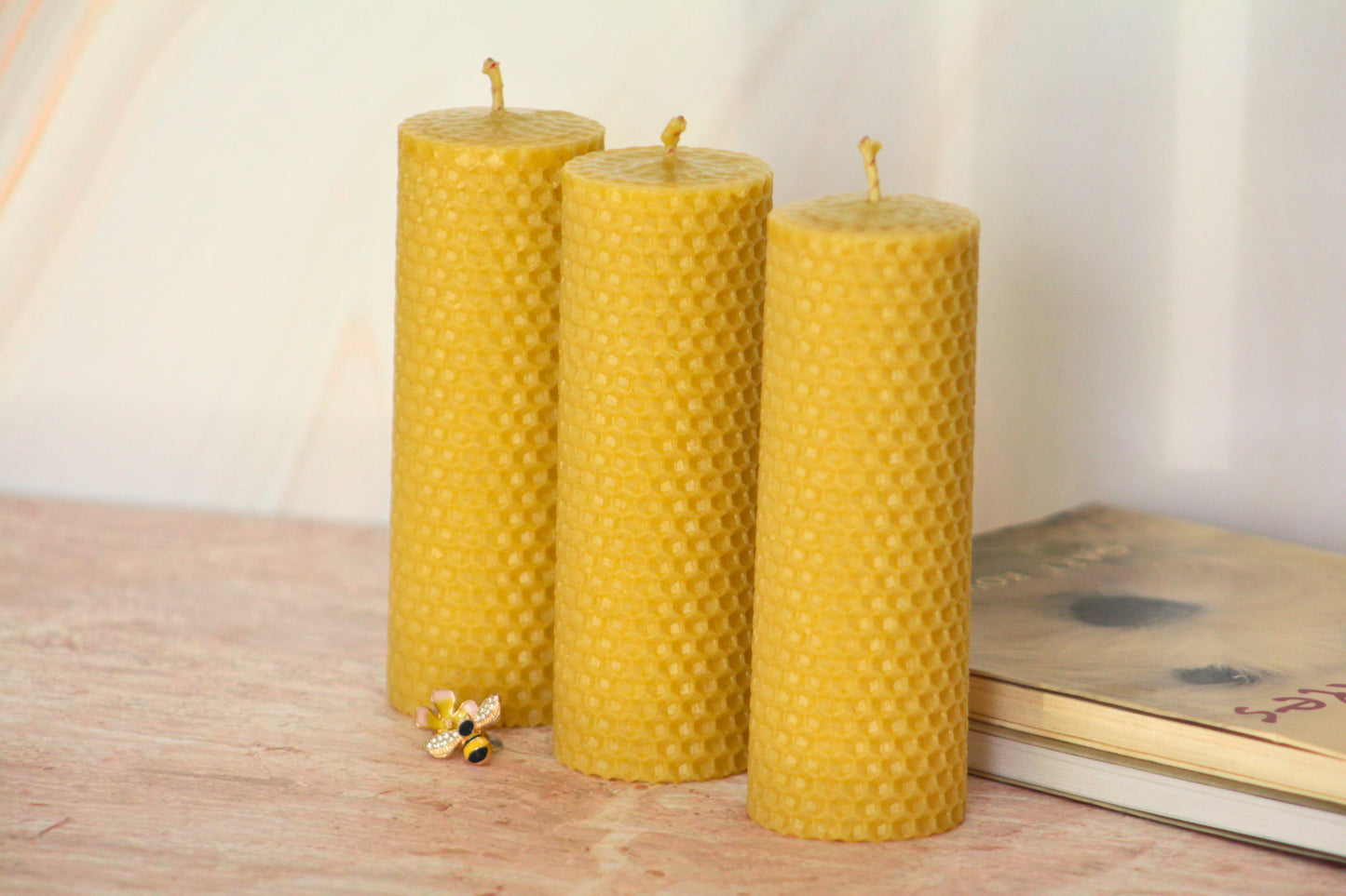 Velas de miel. Velas de 13.5cm de alto x 4.5cm de diámetro. VM13545.