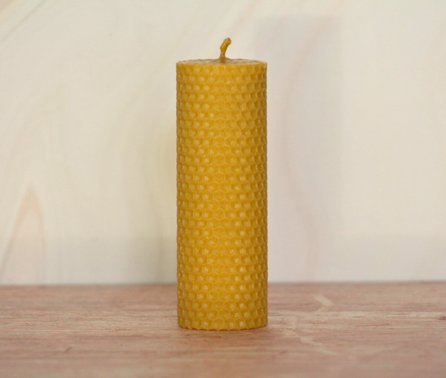 Velas de miel. Velas de 13.5cm de alto x 4.5cm de diámetro. VM13545.