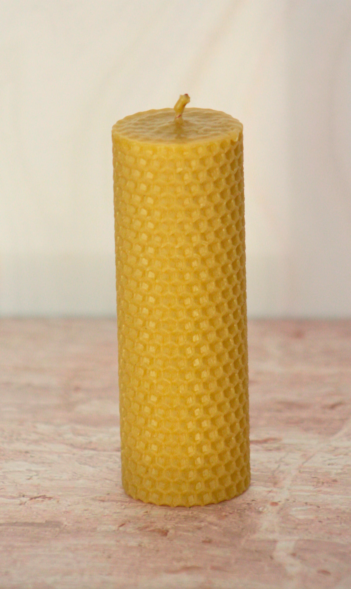 Velas de miel. Velas de 13.5cm de alto x 4.5cm de diámetro. VM13545.