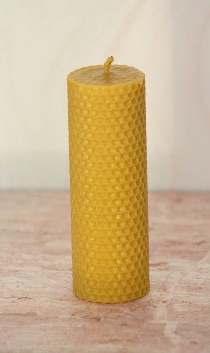 Velas de miel. Velas de 13.5cm de alto x 4.5cm de diámetro. VM13545.
