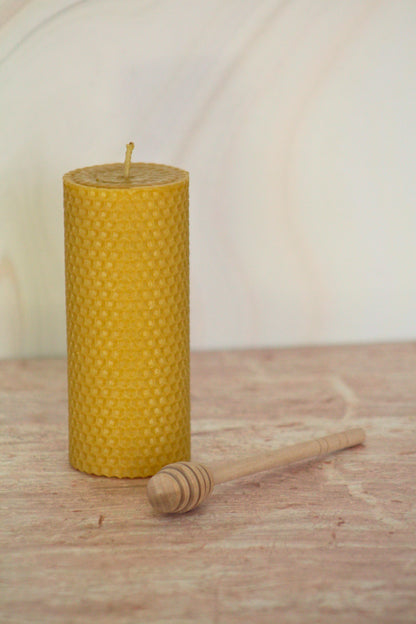 Velas de miel. Mini cirio de 13.5cm de alto x 5.5cm de diámetro. VM13555.