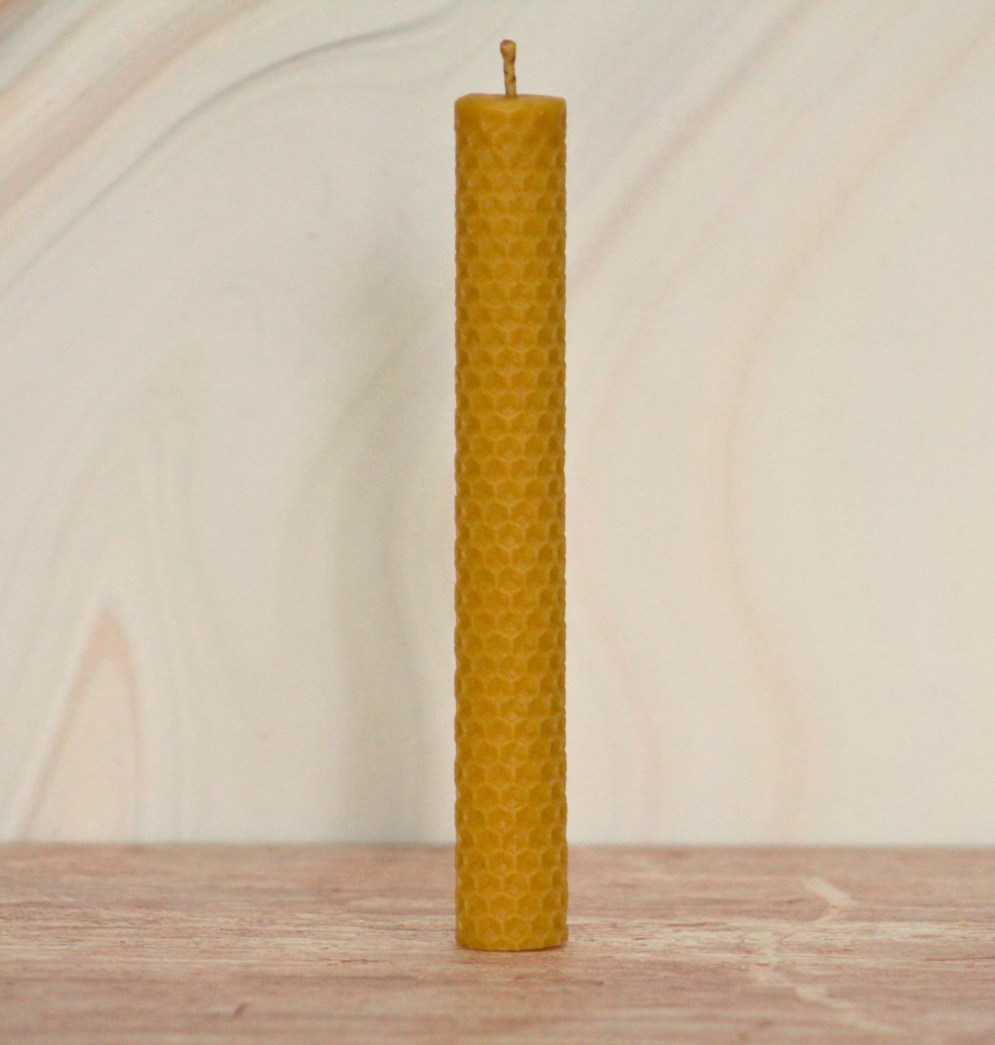 Velas de miel. Velas de 18cm de alto x 2cm de diámetro. VM18020.