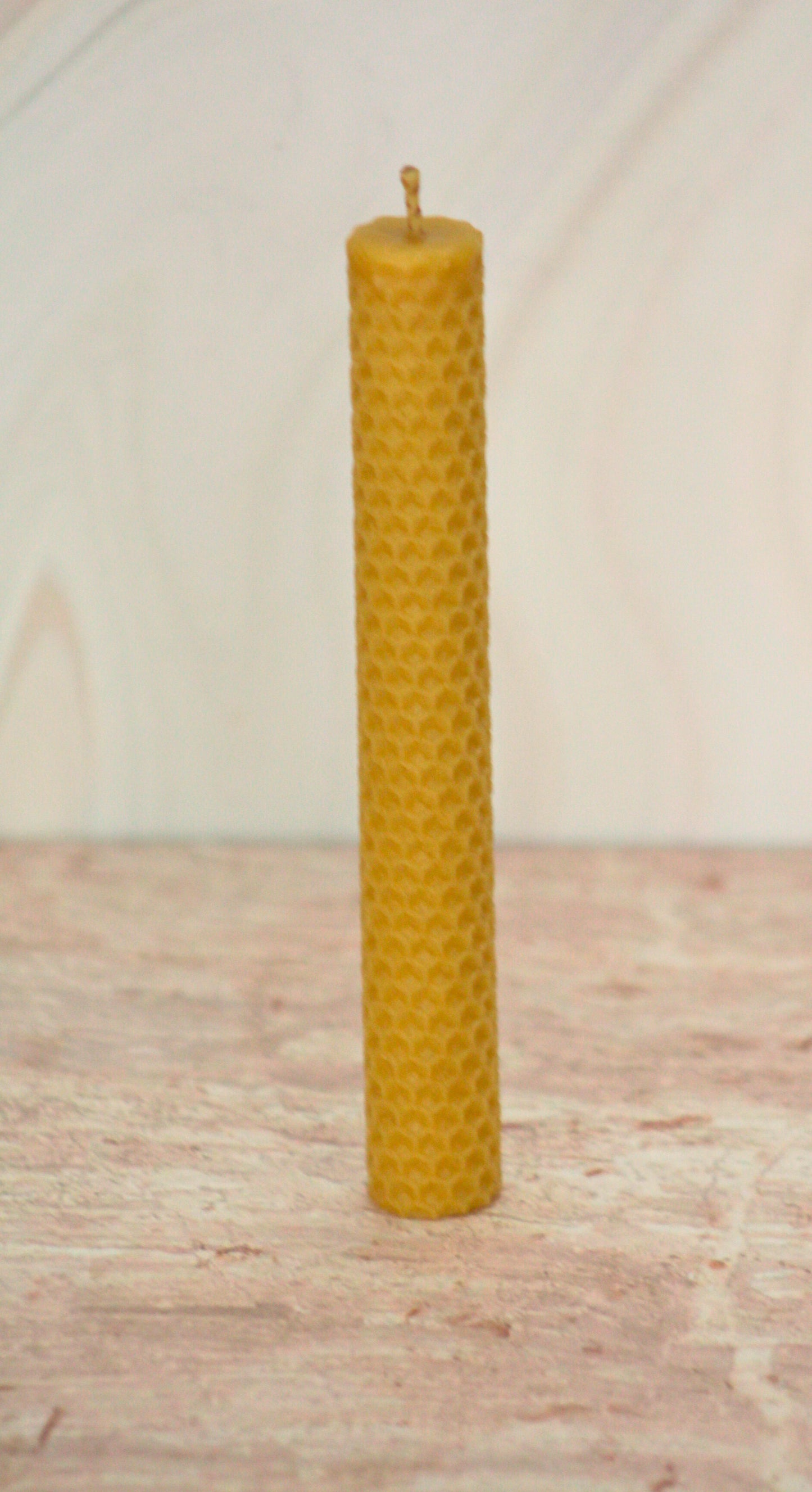 Velas de miel. Velas de 18cm de alto x 2cm de diámetro. VM18020.