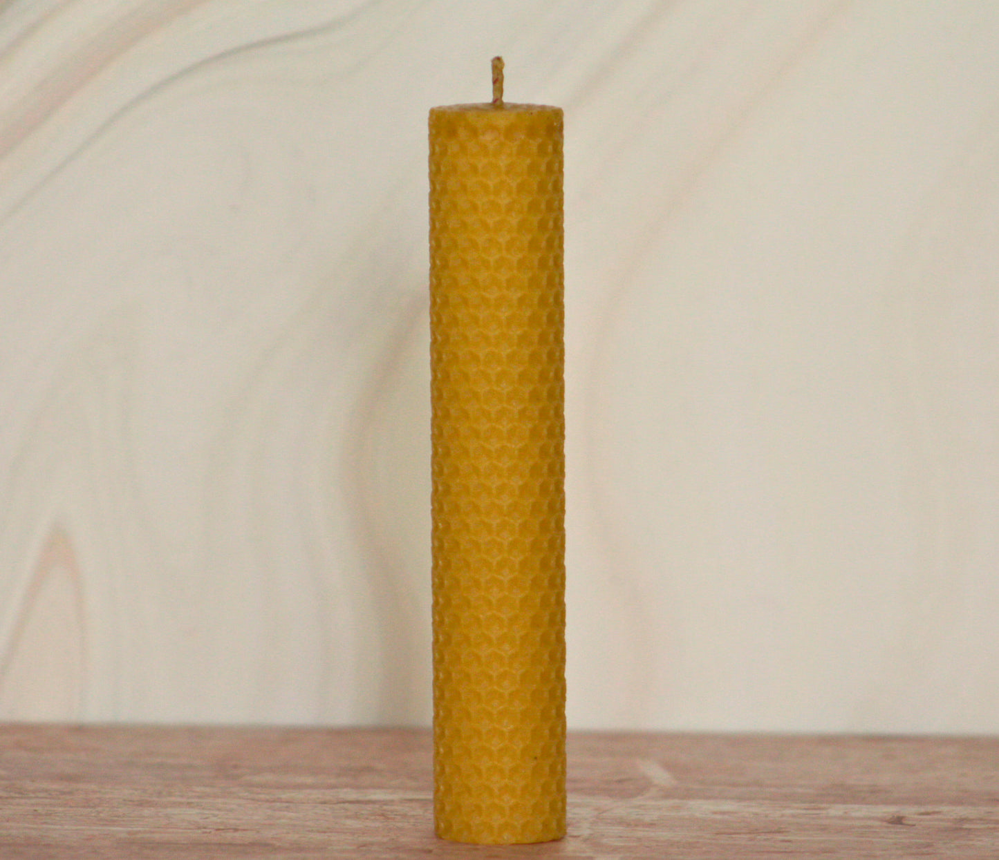 Velas de miel. Velas de 18cm de alto x 3cm de diámetro. VM18030.