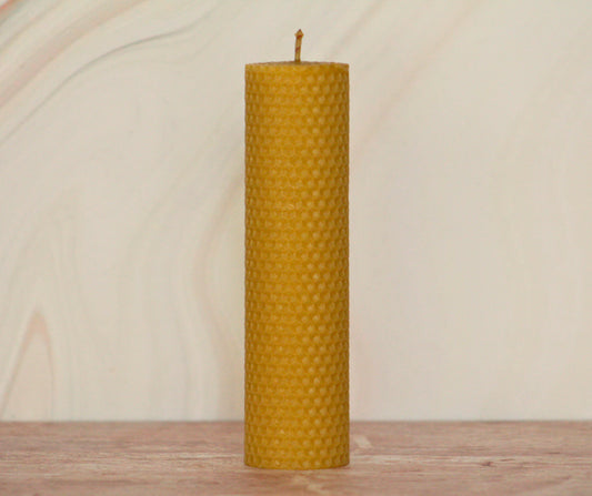 Velas de miel. Velas de 18cm de alto x 4.5cm de diámetro. VM18045.