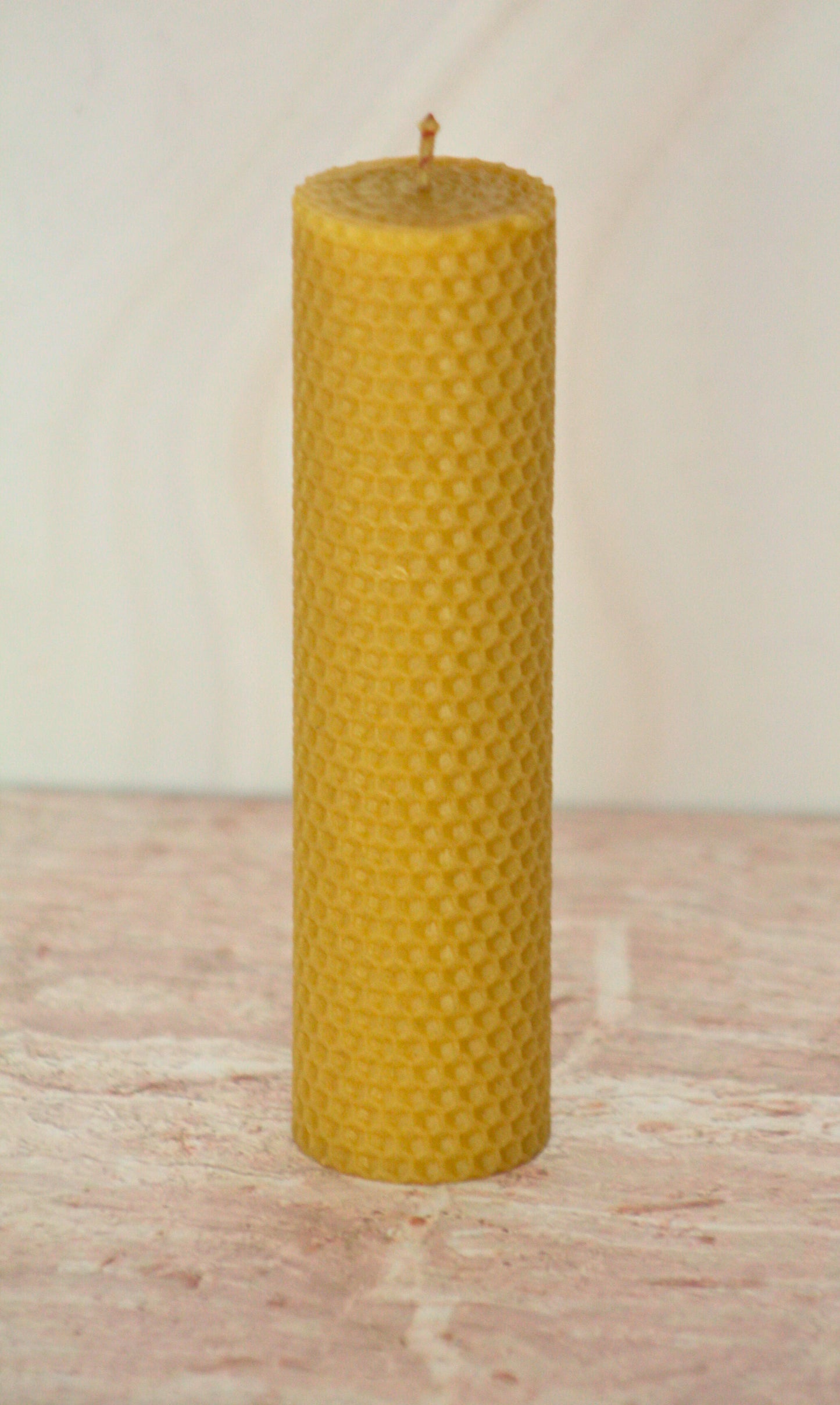 Velas de miel. Velas de 18cm de alto x 4.5cm de diámetro. VM18045.
