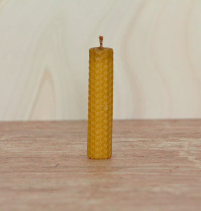 Velas de miel. Mini velas delgadas de 10cm de alto x 2cm de diámetro. VD10020.