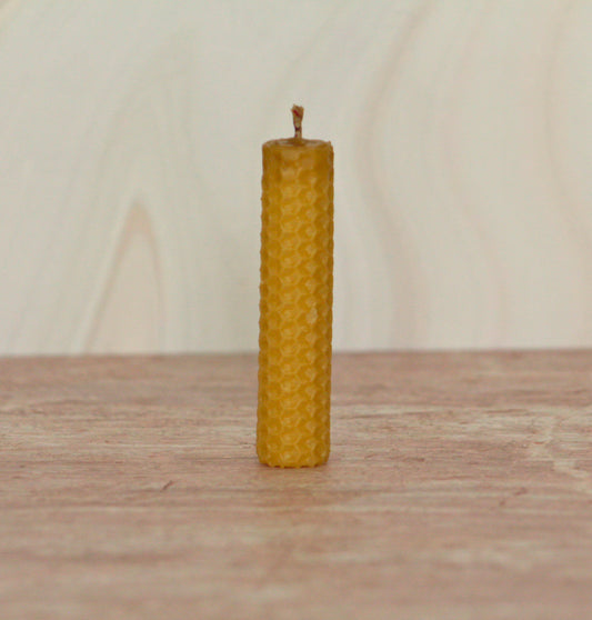 Velas de miel. Mini velas delgadas de 10cm de alto x 2cm de diámetro. VD10020.