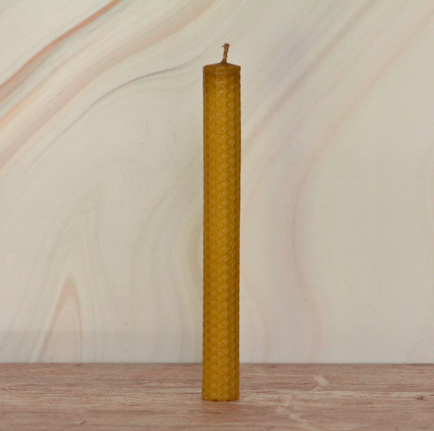 Velas de miel. Velas delgadas de 20cm de alto x 2cm de diámetro. VD20020.