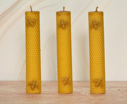 Velas de miel. Velas con abejas de 18cm de alto x 3cm de diámetro. VA18030.