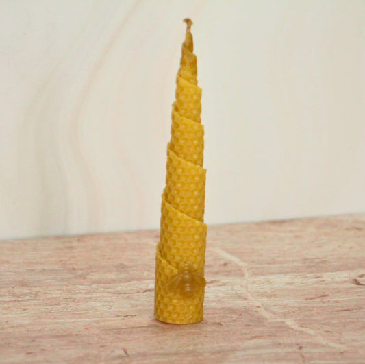 Velas de miel. Velas en espiral 17cm de alto x 3cm de diámetro. VE17030.