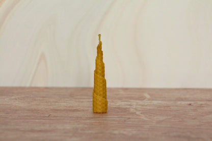 Velas de miel. Mini velas en espiral 10cm de alto x 1.5cm de diámetro. VE10015.