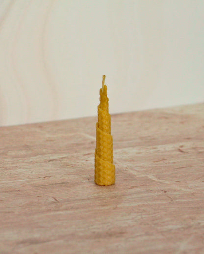 Velas de miel. Mini velas en espiral 10cm de alto x 1.5cm de diámetro. VE10015.