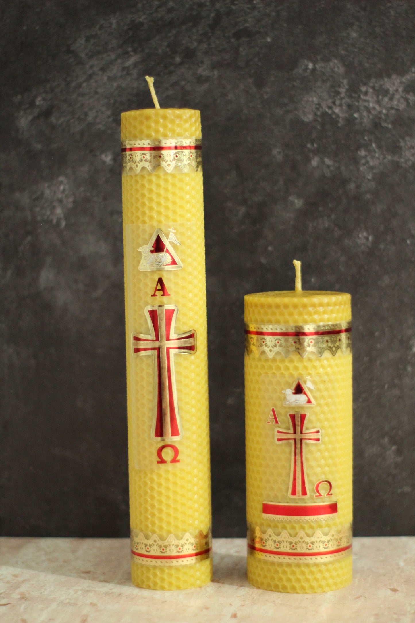 Cirios pascuales de cera de abeja